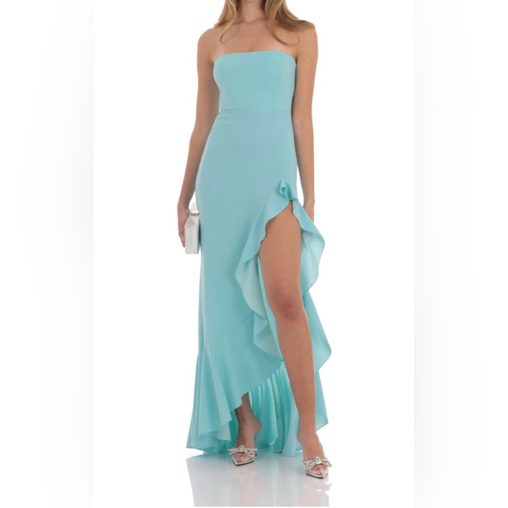 NWT
Lucy in the Sky Strapless Maxi dress. Size M